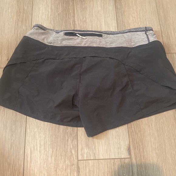 Lululemon Speed Up Shorts - Picture 2 of 3